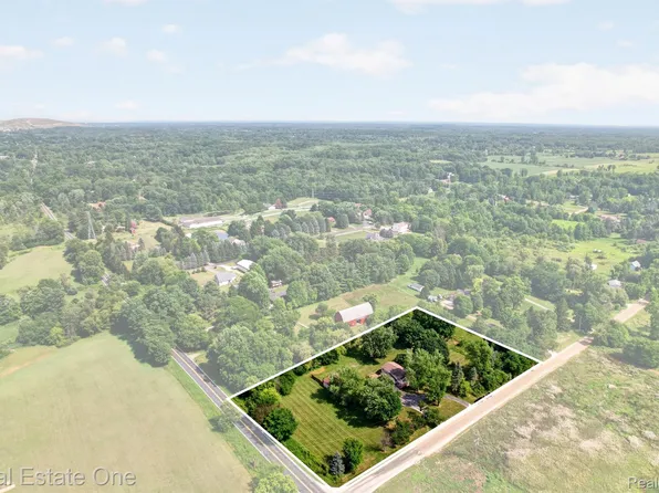 7990 Tower Rd, South Lyon, MI 48178