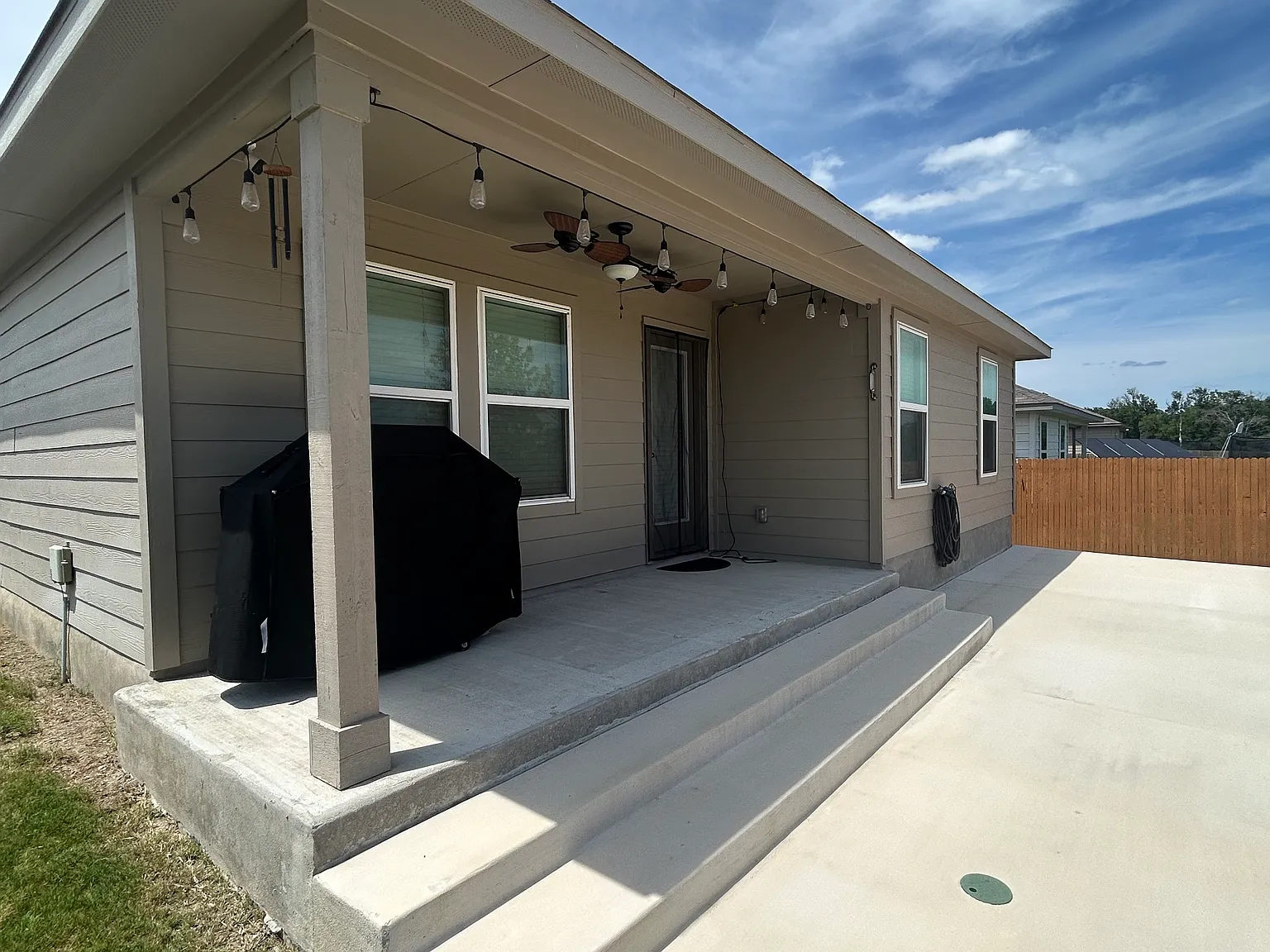 4 bed, 2.5 bath, 1830 sqft, $2,200 — Photo 2