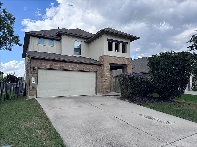 321 Callahan Ln — Photo 2