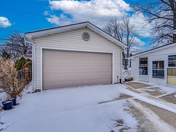 4th image of 5678 Decker Rd