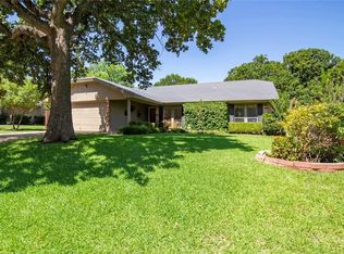 3017 Oak Ridge Dr, Hurst, TX 76054