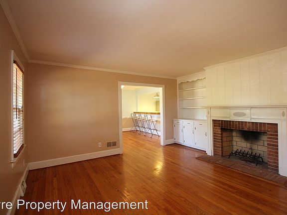 3rd image of 2113 Southview Dr