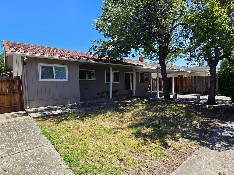 118 Yosemite Cir — Photo 12