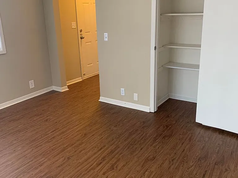 Superior Place Apartments — Photo 42