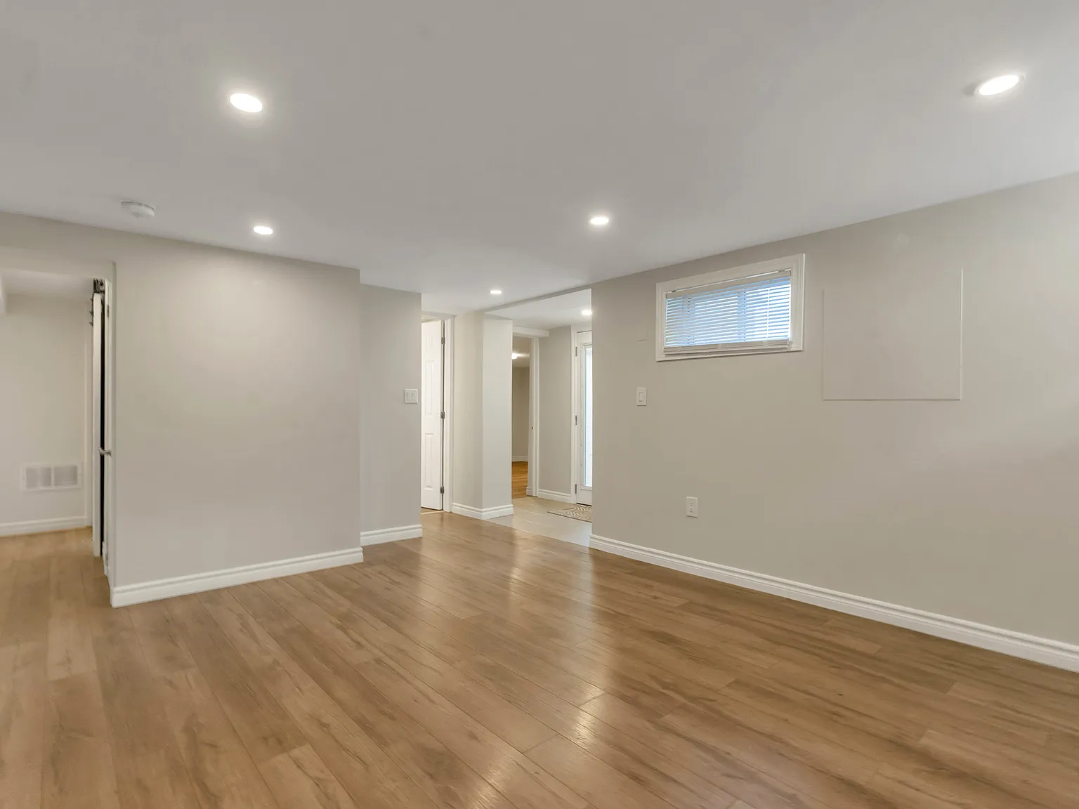 115 Bayview Dr, Barrie, ON L4N 3P3, Canada — Photo 2