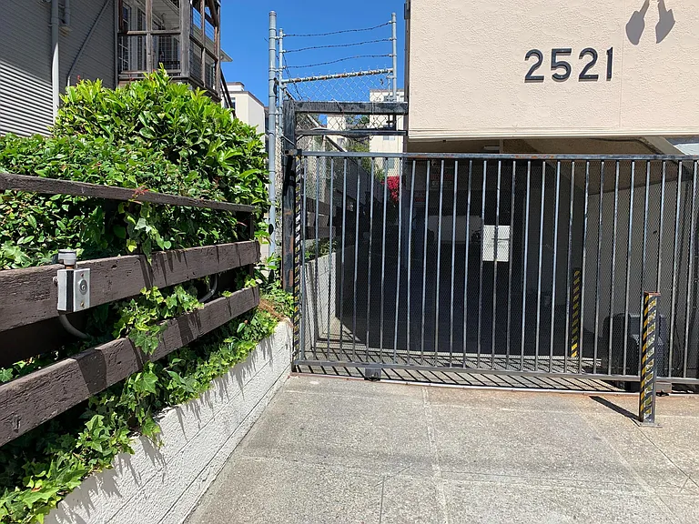 2521 Regent St #20 — Photo 10
