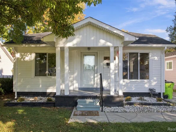 19039 Colorado St, Roseville, MI 48066