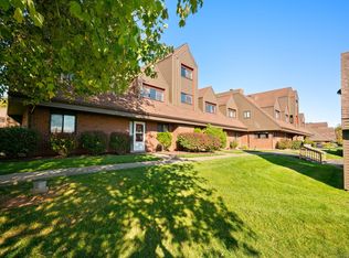 60 Montoya Dr #60, Branford, CT 06405