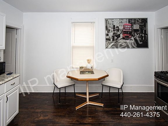 4th image of 1926 E 123rd St #3