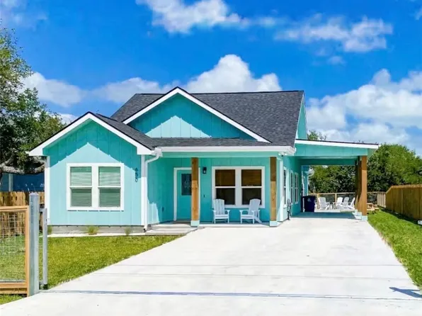 650 Sunset Dr, Rockport, TX 78382