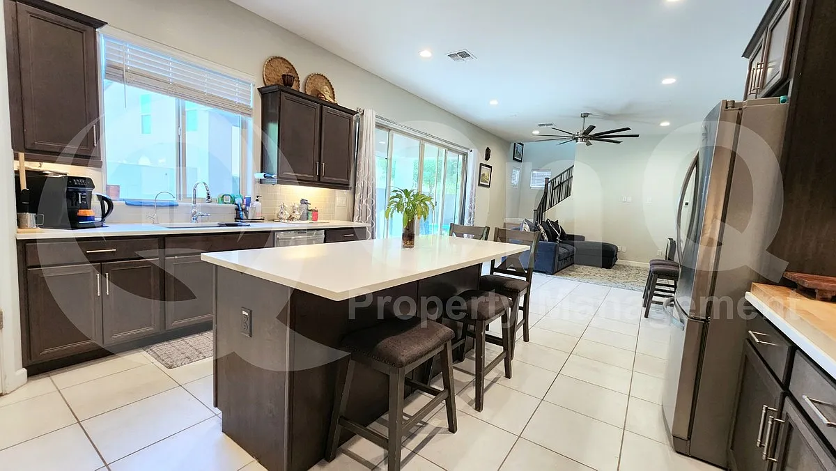 4 bed, 3.0 bath, 2007 sqft, $3,450 — Photo 3