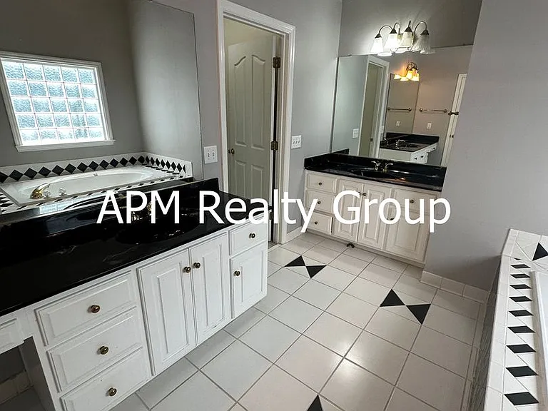 109 Rolling Creek Cir — Photo 8