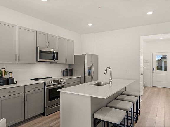 5th image of 428 Alcott Way