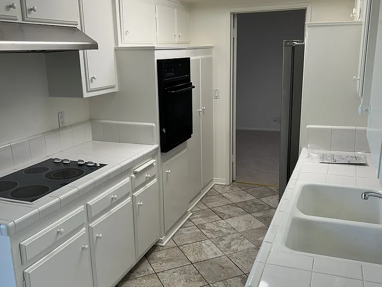 289 S Barrington Ave #A302 — Photo 11