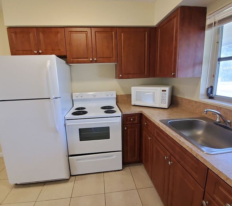 1st image of 124 NW 21st Ct Unit 2