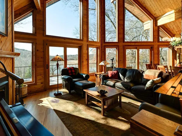 W11363 High Point Rd, Lodi, WI 53555