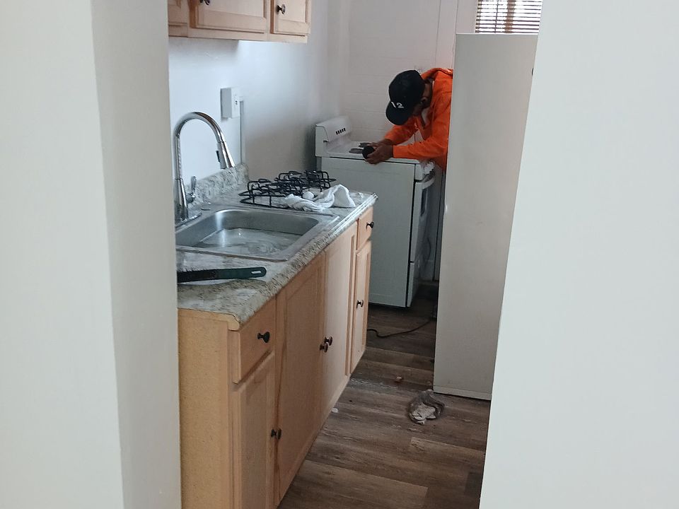 1st image of 479 Ella St #1