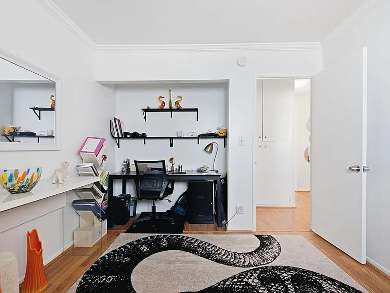 22030 Calvert St #6 — Photo 16