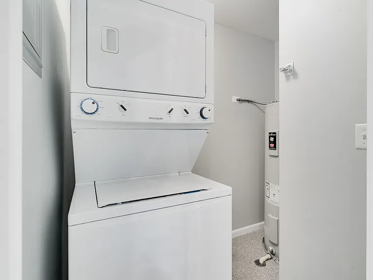 42 West Apartments — Photo 10