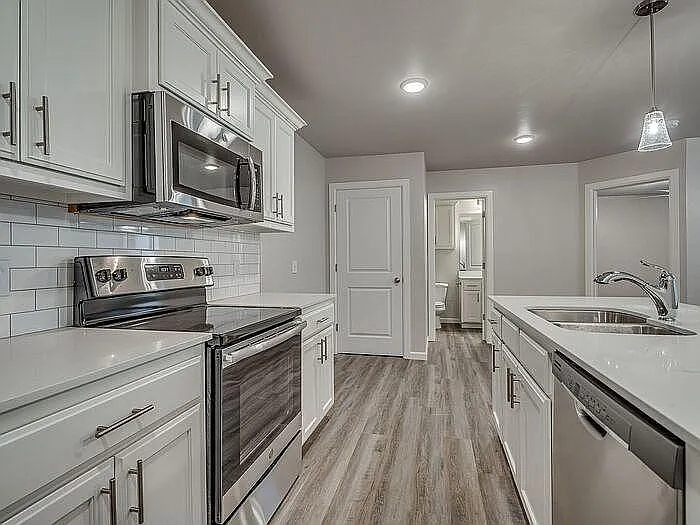 12026 Rhya Ln — Photo 11