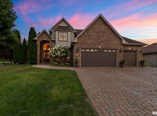 424 Linden Ln, Williamsville, IL 62693