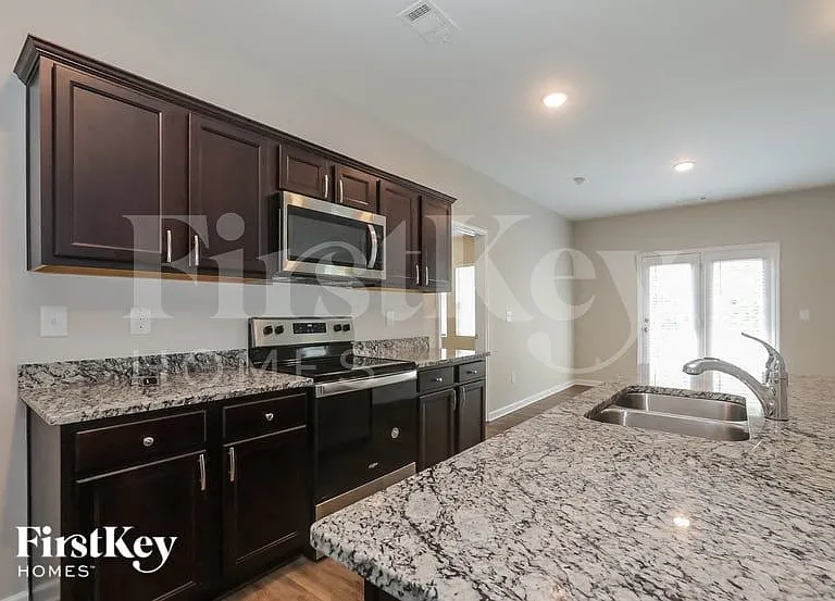 1193 Hudson Ct — Photo 6