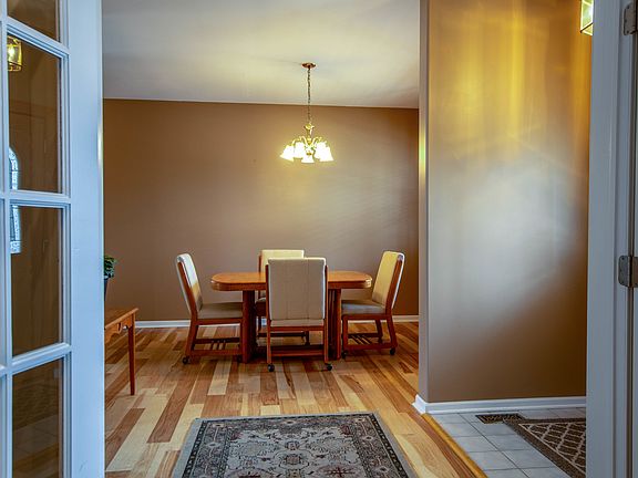 4th image of 324 Woodhill Ln