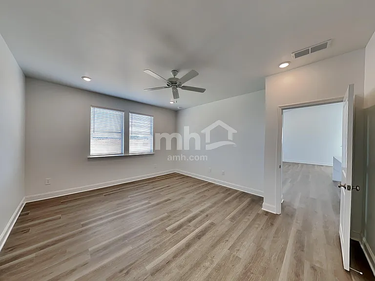 513 Plano Pass — Photo 8