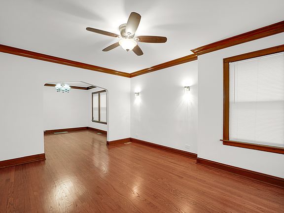 5th image of 5619 S Sacramento Ave