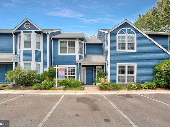 3rd image of 916 Breakwater Dr
