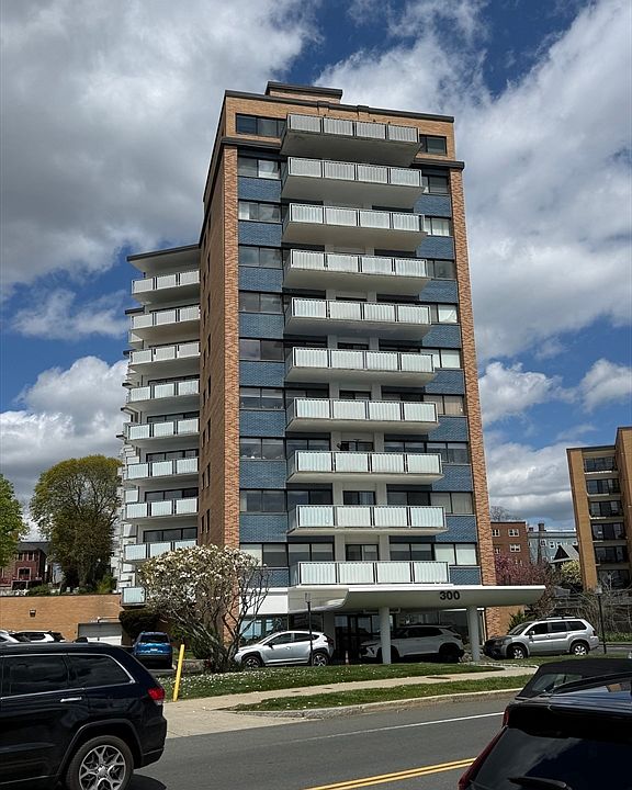 1st image of 300 Lynn Shore Dr APT 207