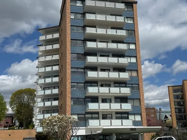 300 Lynn Shore Dr APT 207, Lynn, MA 01902