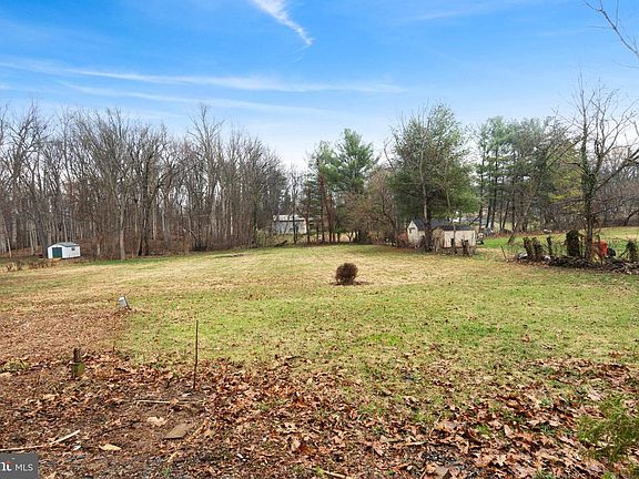 4th image of 404 Weeping Willow Rd