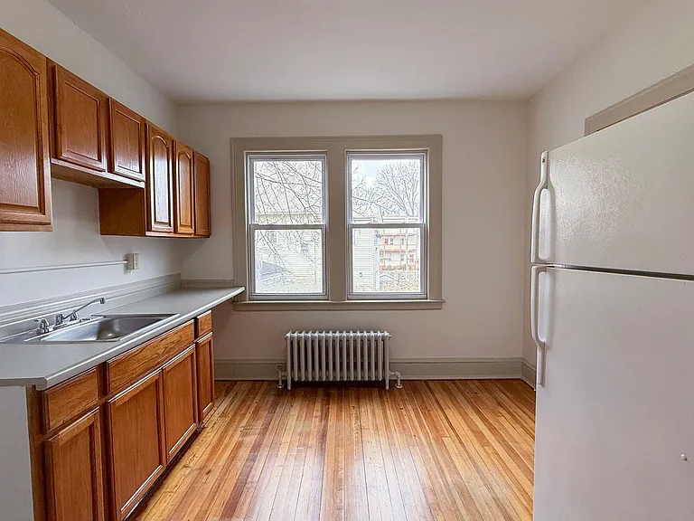 46 Grace St — Photo 3