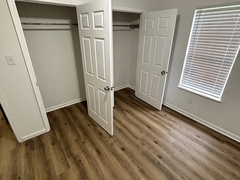 106 Hines Blvd #C — Photo 24