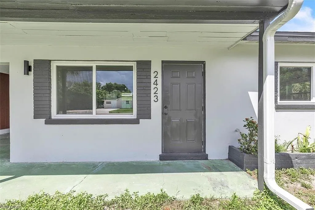 2423 Jeffcott St — Photo 4