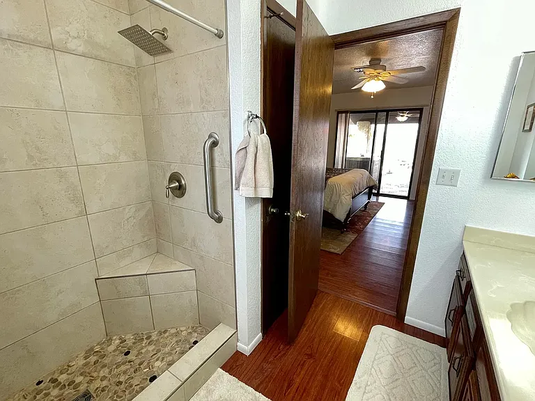 264 Acoma Blvd S — Photo 10