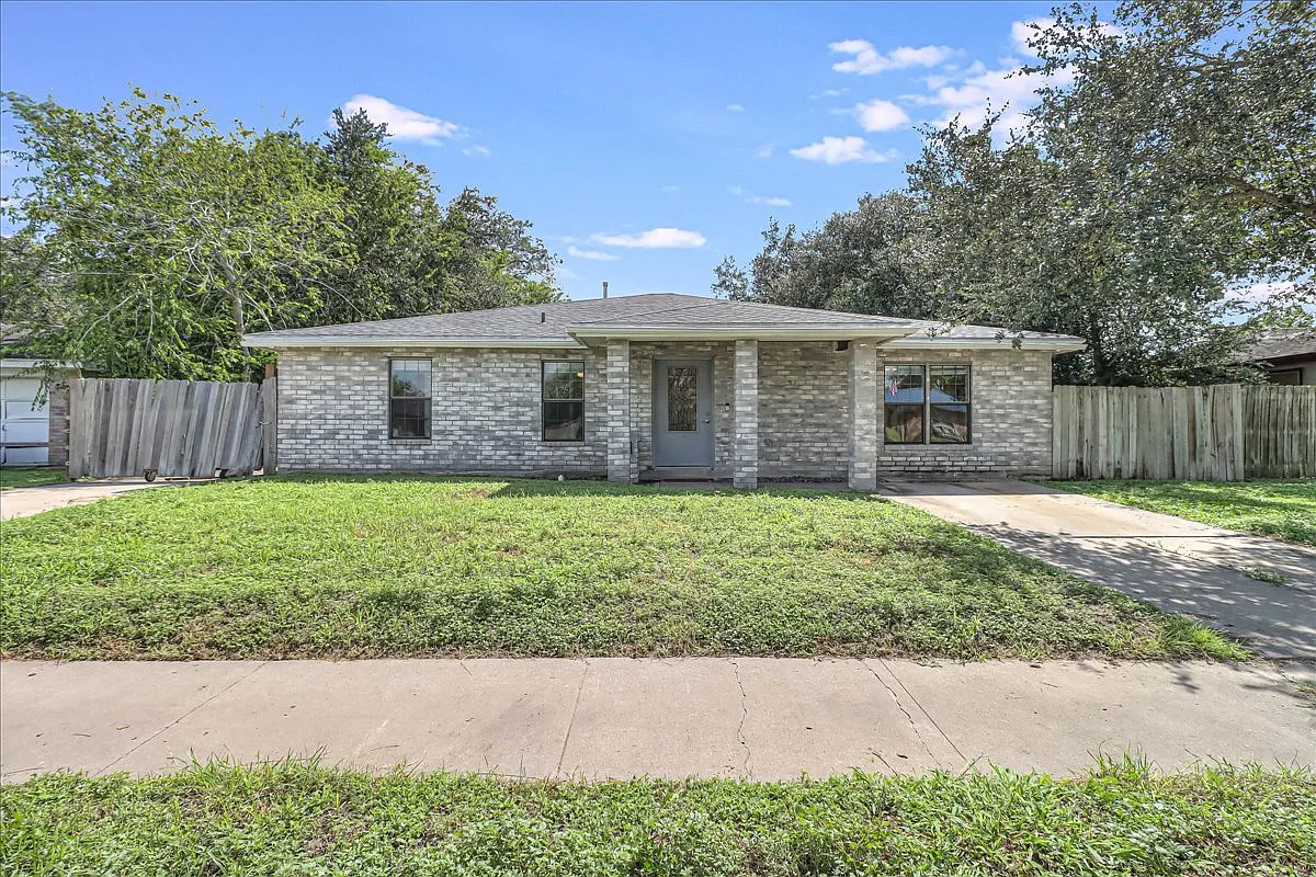 3 bed, 2161 sqft, $2,700 — Photo 2