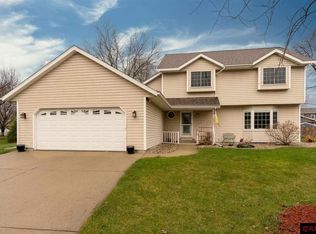 120 Chaucer Ct, Mankato, MN 56001