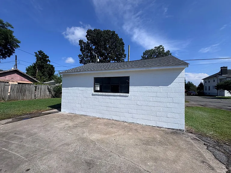 2230 Monroe St — Photo 25