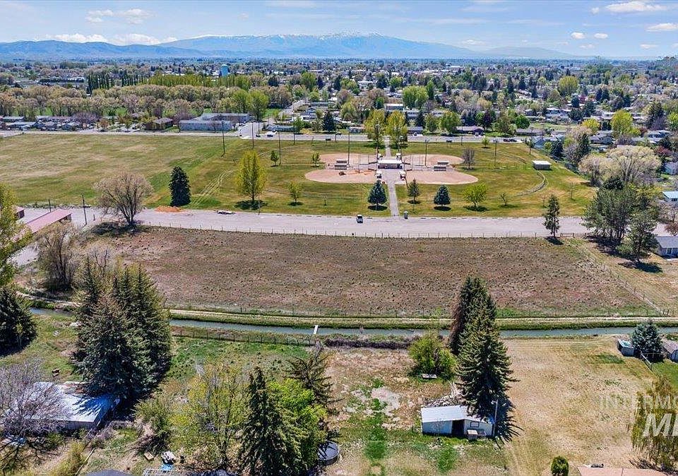 1st image of 20th St
