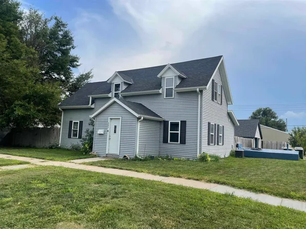 803 10th St, Gothenburg, NE 69138