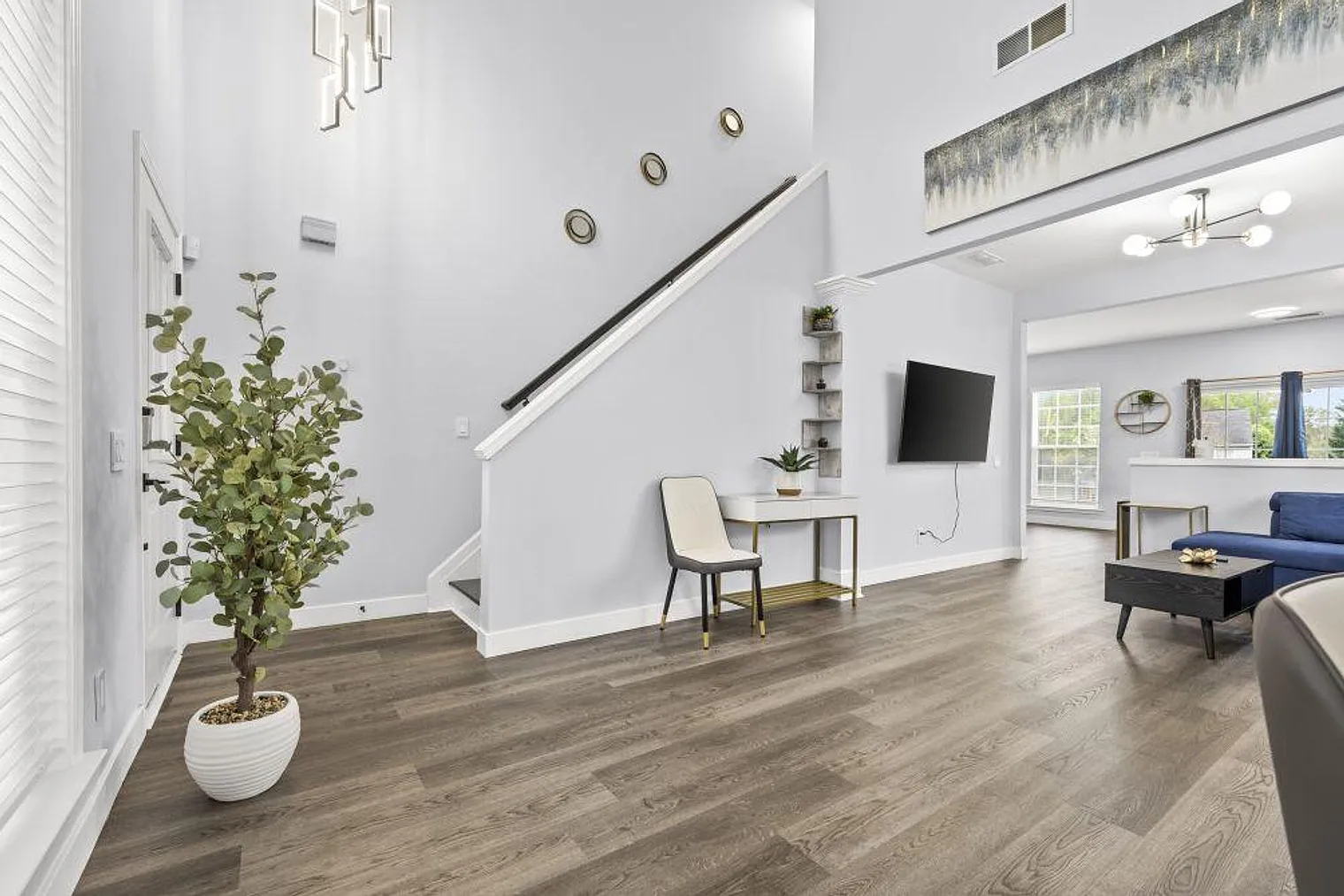3 bed, 2.0 bath, 1259 sqft, $6,842 — Photo 4