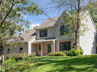 520 Knollwood Dr, Hudson, WI 54016