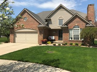 15544 Hickory Ln, Southgate, MI