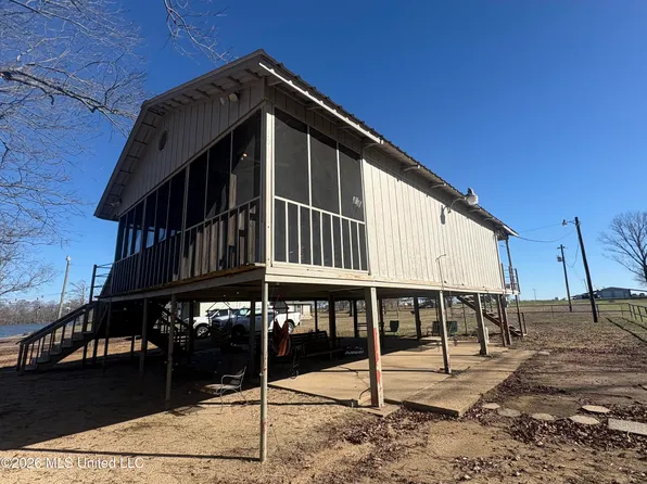 1899 Deerfield Rd, Yazoo City, MS 39194