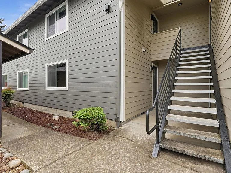 605 SE 121st Avenue Arzhanov #5 — Photo 3