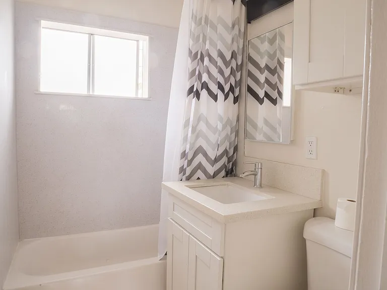 164333 Woodruff Ave #35 — Photo 4