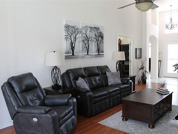 2nd image of 611 High Vista Dr