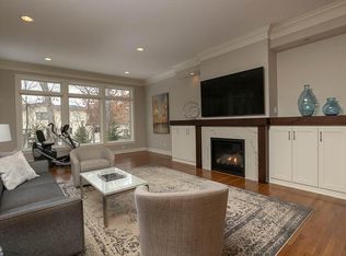 1028 Fox Valley Pl SW, Rochester, MN 55902